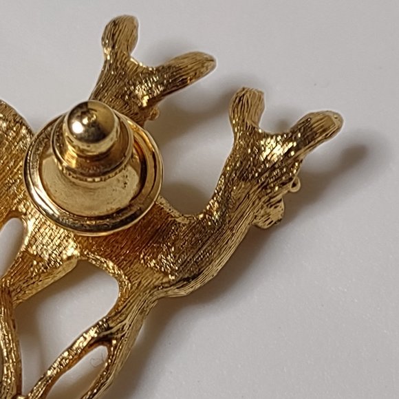 Gold Tone Deer Pin With Faux Pearl Tails - Picture 9 of 14